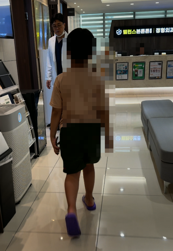 신발 밑창 한쪽만 유독 빨리 닳나요? 그냥 두면 생기는 문제 2가지