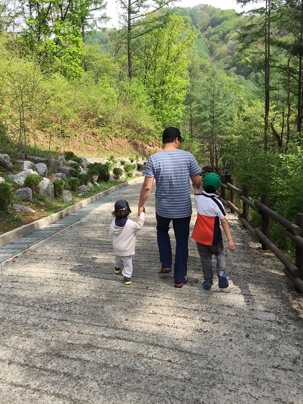 아이가 유독 자주 넘어지나요? 걸음걸이에서 확인해야 할 4가지